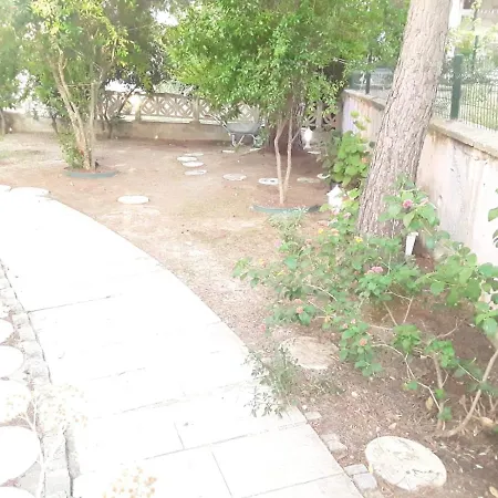 Cesme'de Mustakil Bahceli Dubleks Çeşme
